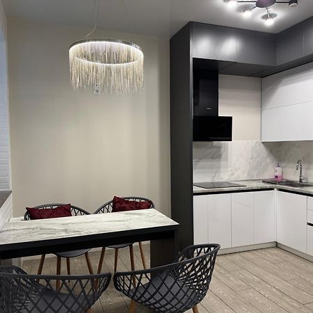 Lux Apartment & Центр,Жк Театральний Rivne Esterno foto