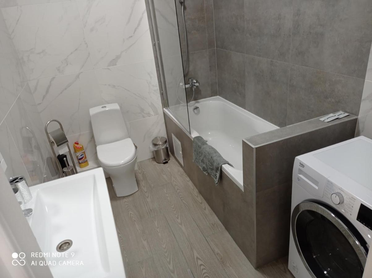 Lux Apartment & Центр,Жк Театральний Rivne Esterno foto