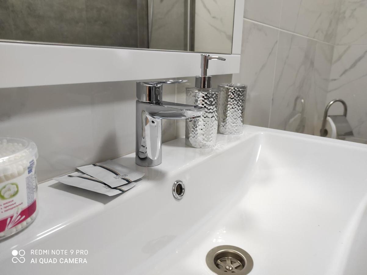 Lux Apartment & Центр,Жк Театральний Rivne Esterno foto