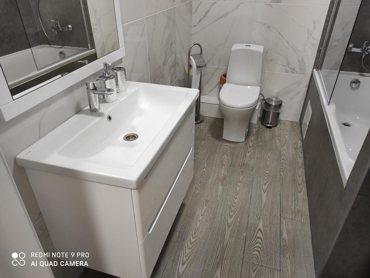 Lux Apartment & Центр,Жк Театральний Rivne Esterno foto