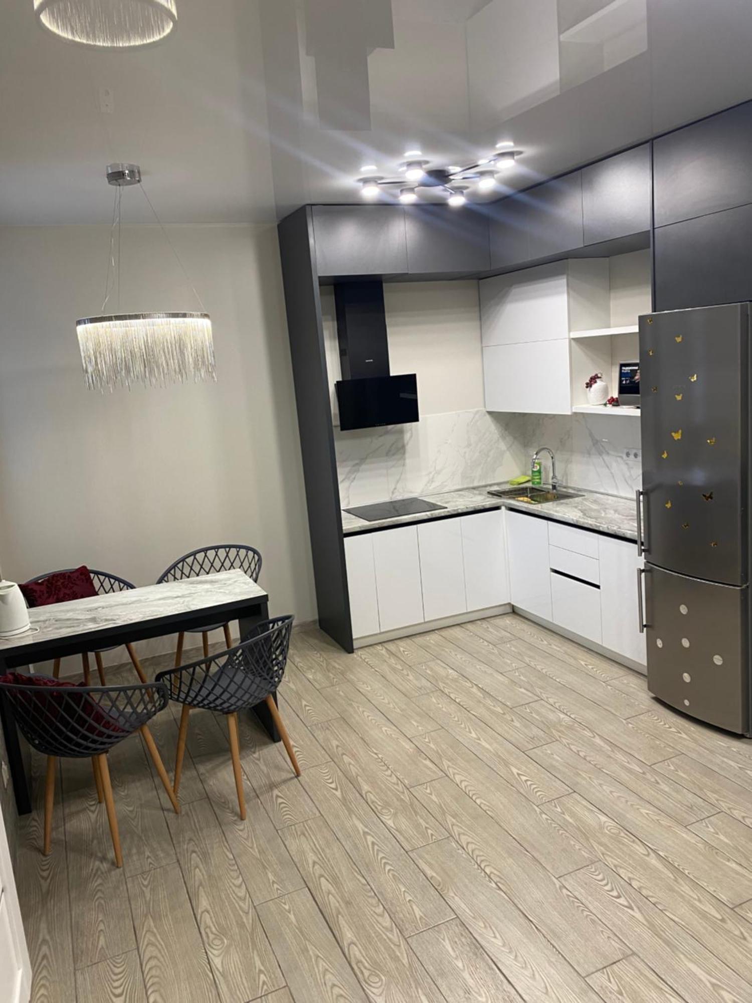 Lux Apartment & Центр,Жк Театральний Rivne Esterno foto