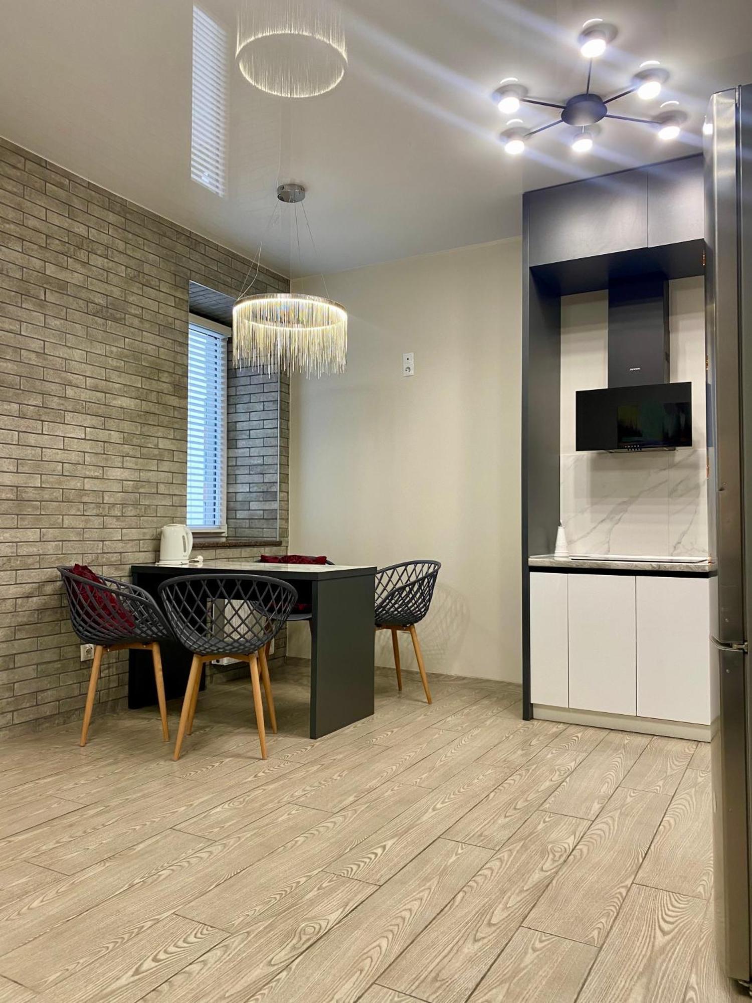 Lux Apartment & Центр,Жк Театральний Rivne Esterno foto