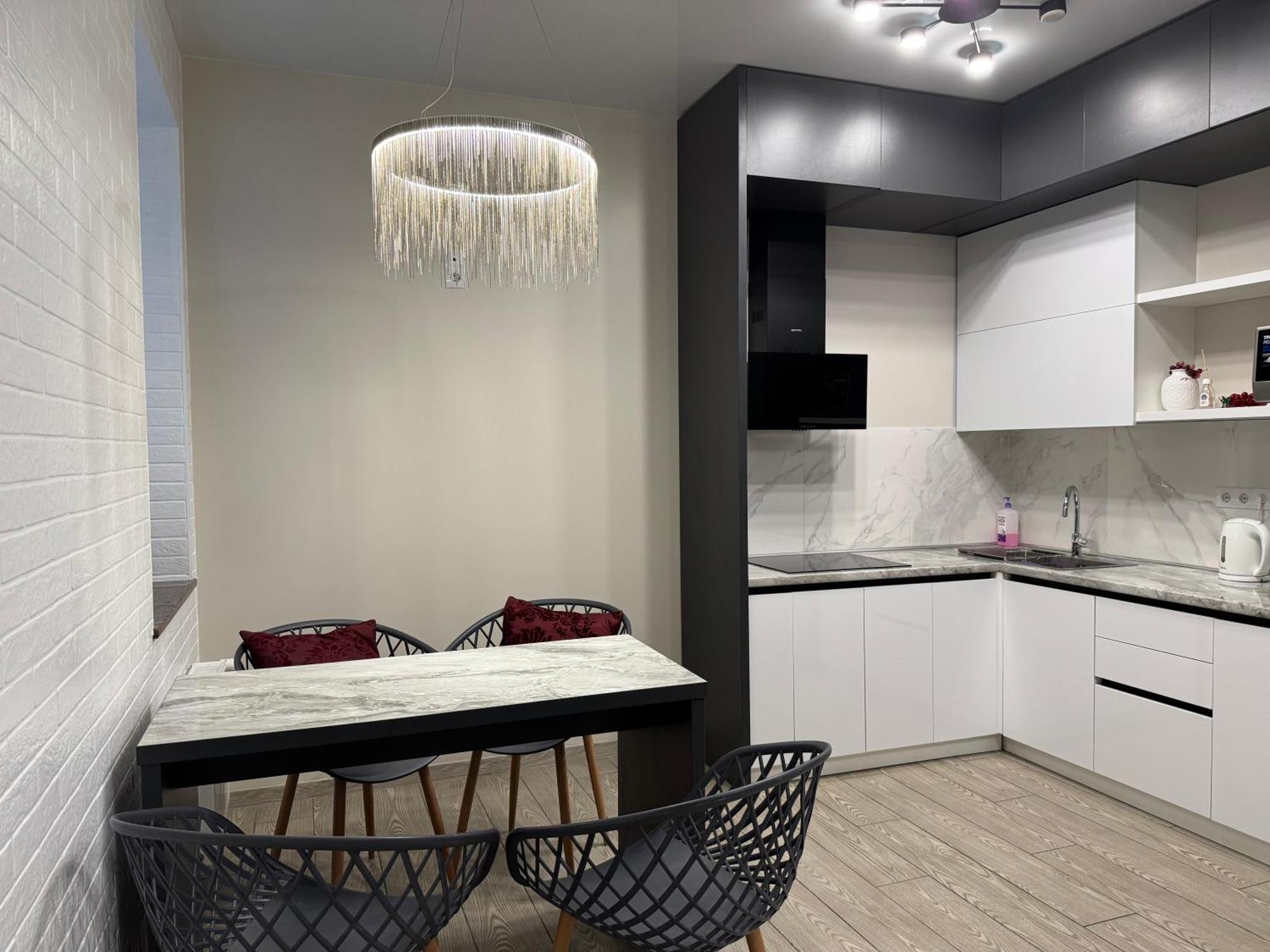 Lux Apartment & Центр,Жк Театральний Rivne Esterno foto