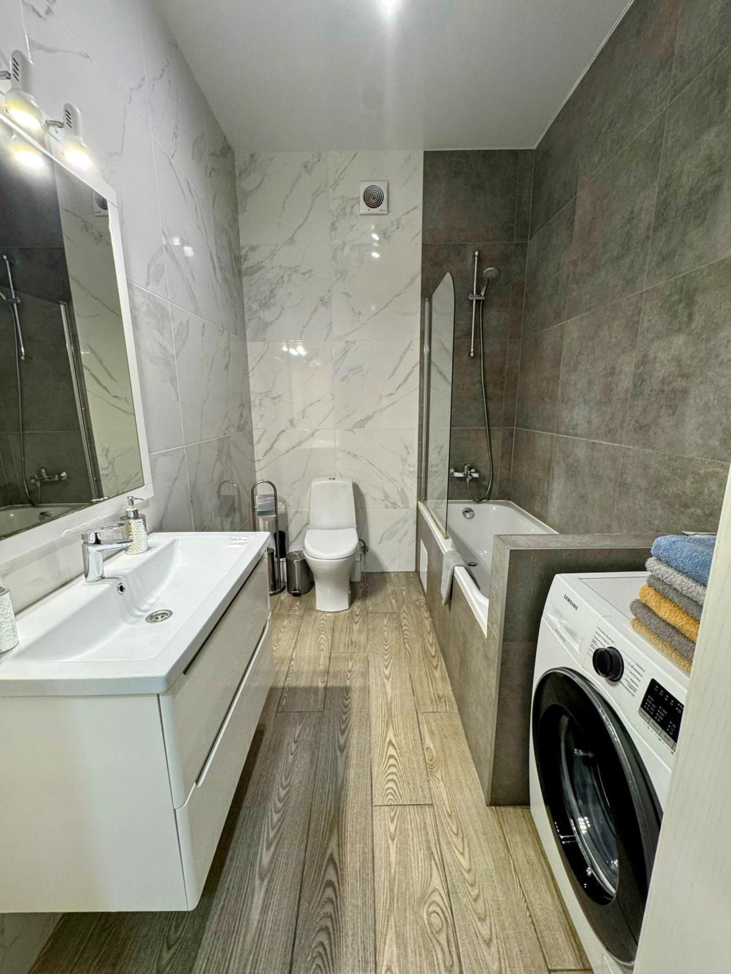 Lux Apartment & Центр,Жк Театральний Rivne Esterno foto
